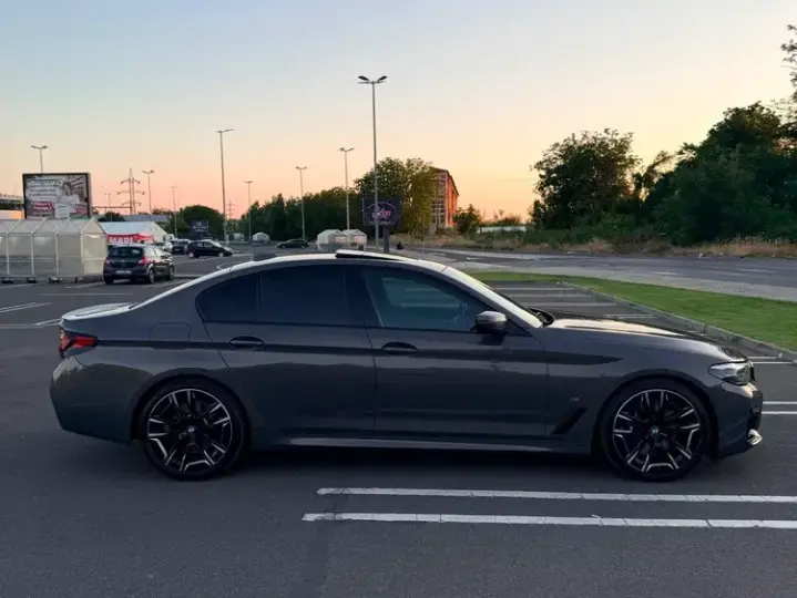 BMW Seria 5 530d xDrive AT MHEV