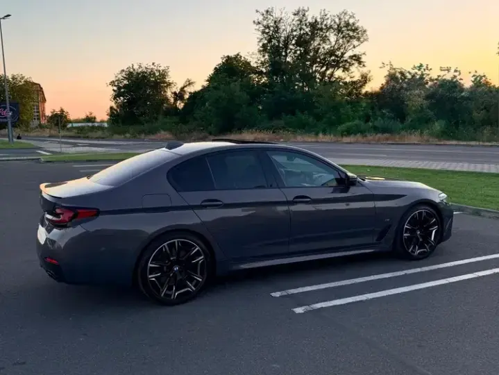 BMW Seria 5 530d xDrive AT MHEV