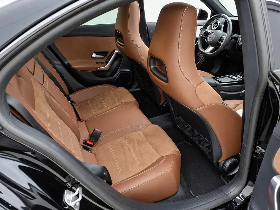 Mercedes-Benz CLA 180 7G-DCT Edition AMG Line — imagine 4