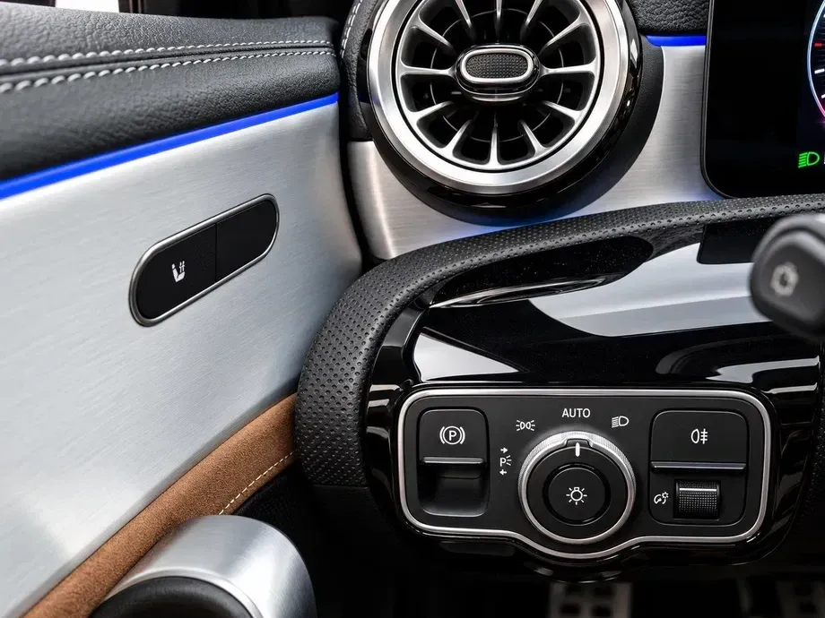 Mercedes-Benz CLA 180 7G-DCT Edition AMG Line — imagine 9