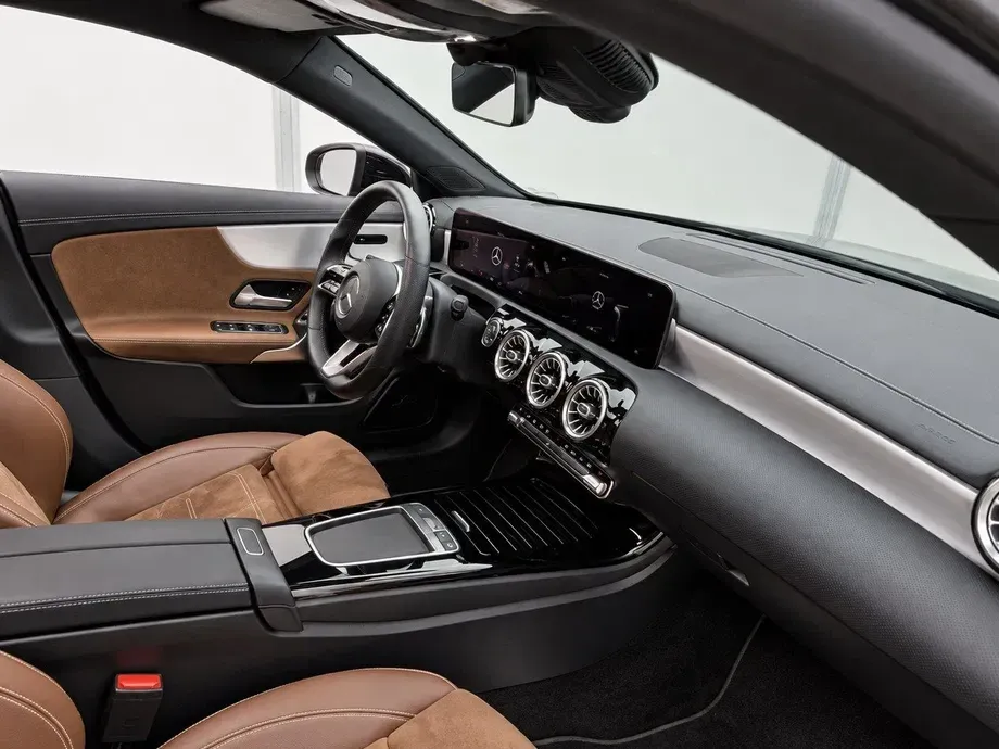 Mercedes-Benz CLA 180 7G-DCT Edition AMG Line — imagine 7