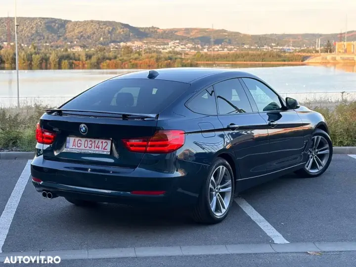 BMW Seria 3 325d Aut. Luxury Line