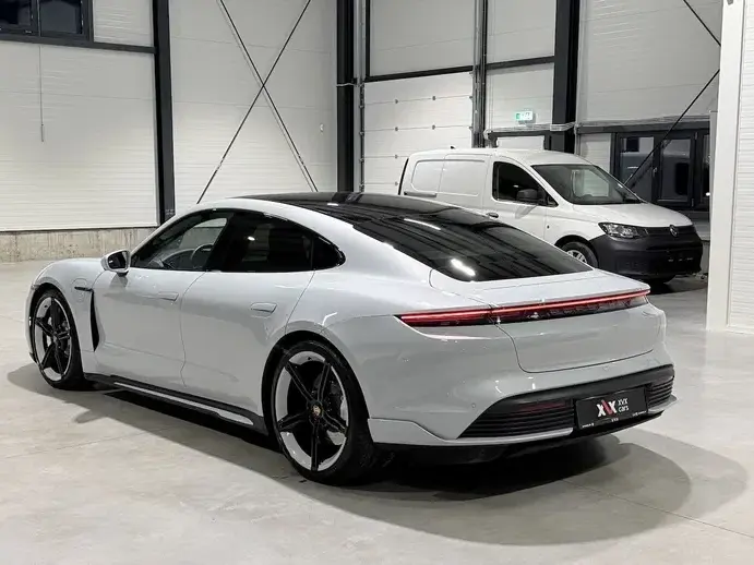 Porsche Taycan Turbo Sport