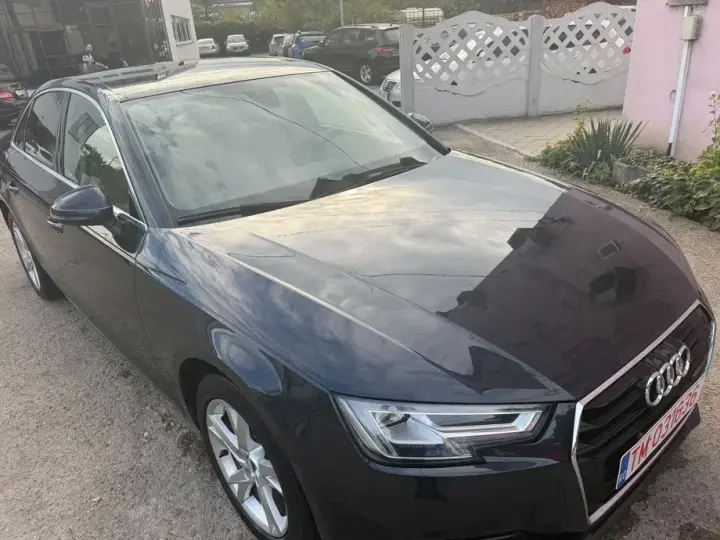 Audi A4 Limuzina