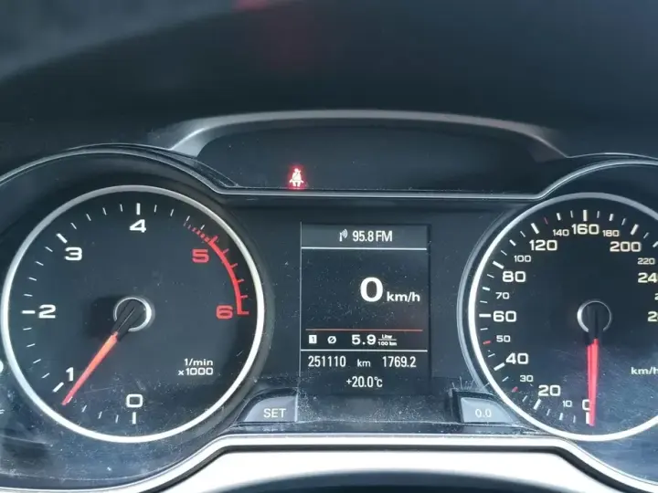 Audi A4 Limuzina B8 2.0 TDI