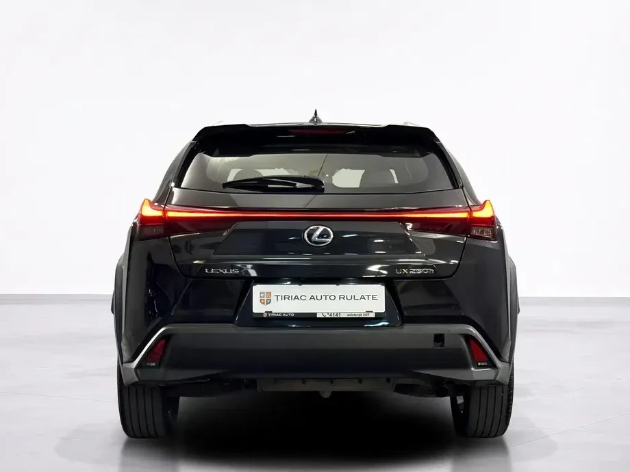 Lexus UX — imagine 4