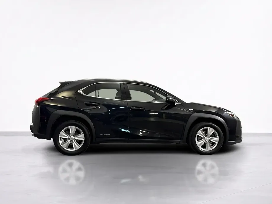Lexus UX — imagine 6