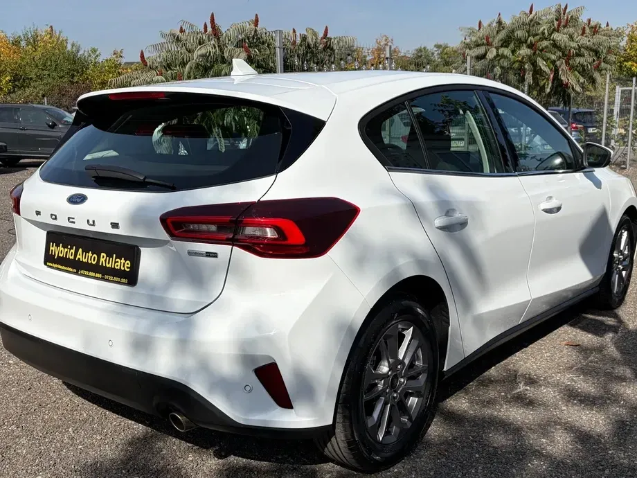 Ford Focus MK4 1.0 EcoBoost MHEV Titanium — imagine 5