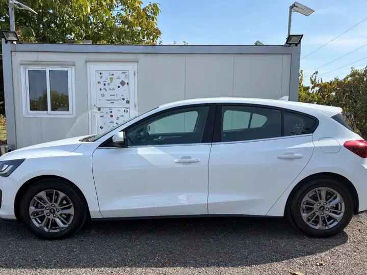 Ford Focus MK4 1.0 EcoBoost MHEV Titanium
