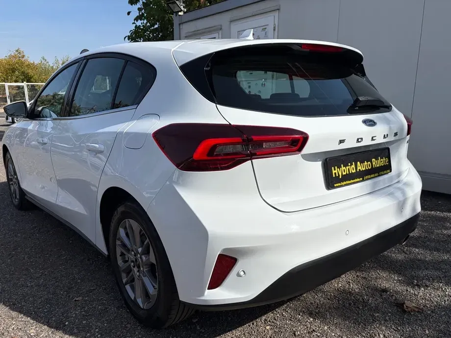 Ford Focus MK4 1.0 EcoBoost MHEV Titanium — imagine 3