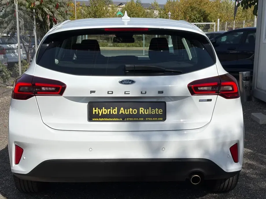 Ford Focus MK4 1.0 EcoBoost MHEV Titanium — imagine 4