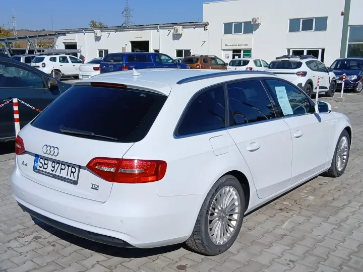 Audi A4 Limuzina