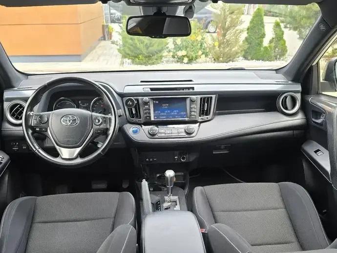 Toyota RAV4 IV