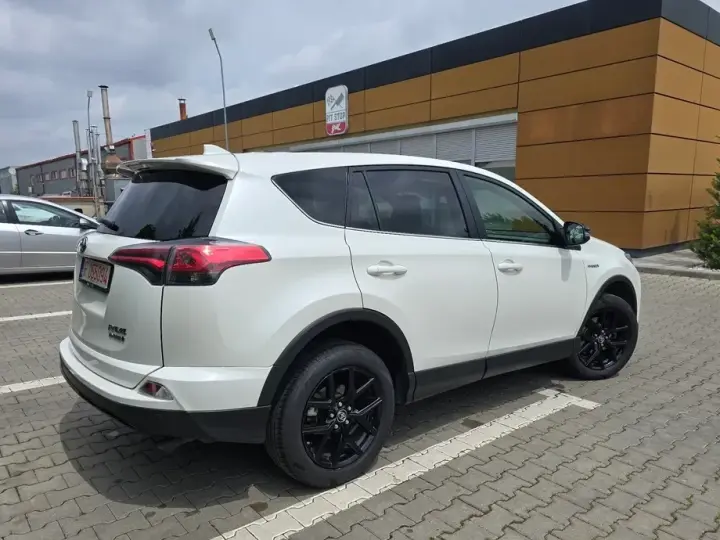 Toyota RAV4 IV