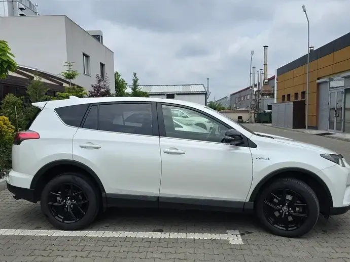 Toyota RAV4 IV