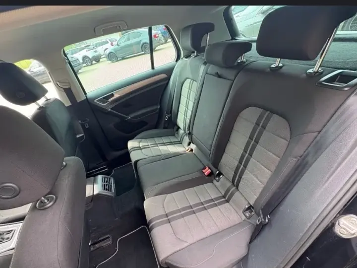 Volkswagen Golf VII