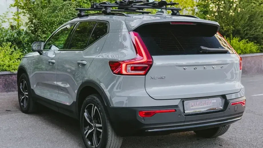 Volvo XC 40 B3 AT FWD MHEV Plus Dark — imagine 7