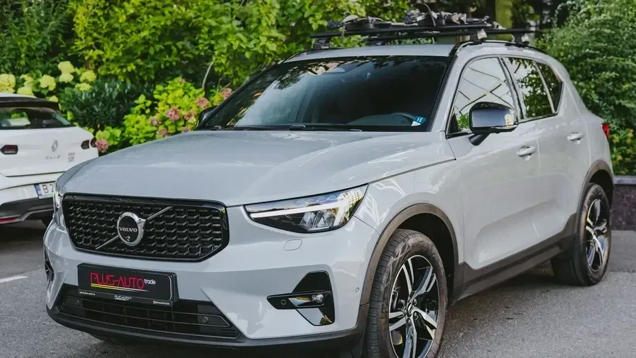 Volvo XC 40 B3 AT FWD MHEV Plus Dark — imagine 2