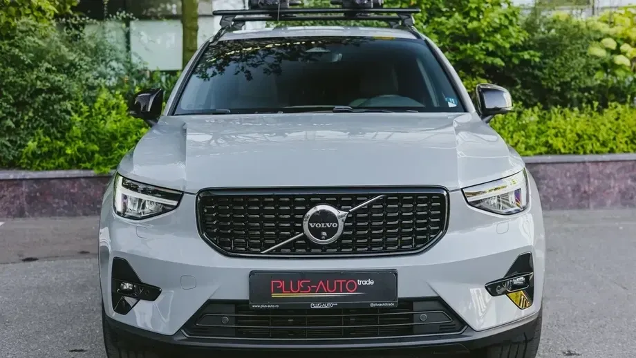 Volvo XC 40 B3 AT FWD MHEV Plus Dark — imagine 4