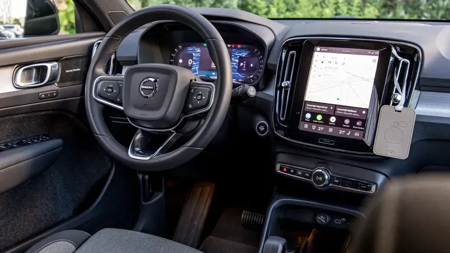 Volvo XC 40 B3 AT FWD MHEV Plus Dark — imagine 10