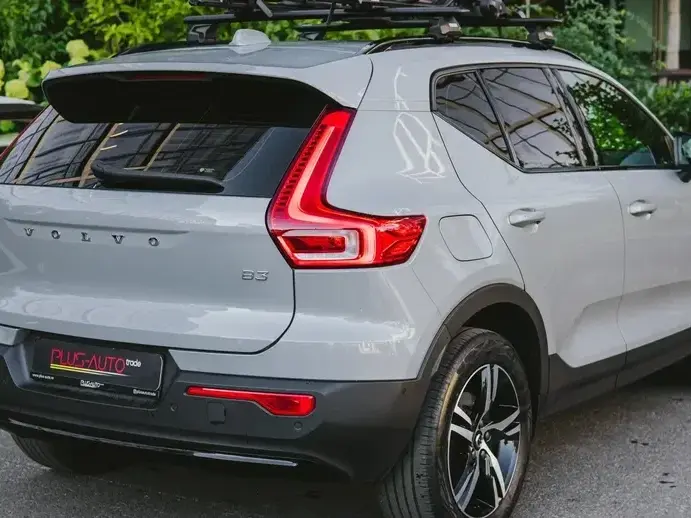 Volvo XC 40 B3 AT FWD MHEV Plus Dark
