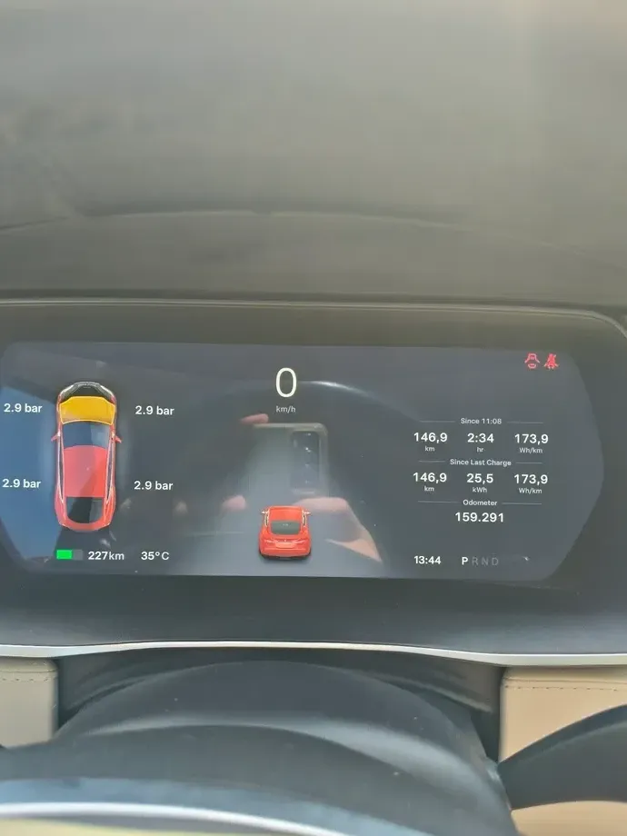 Tesla Model S — imagine 4