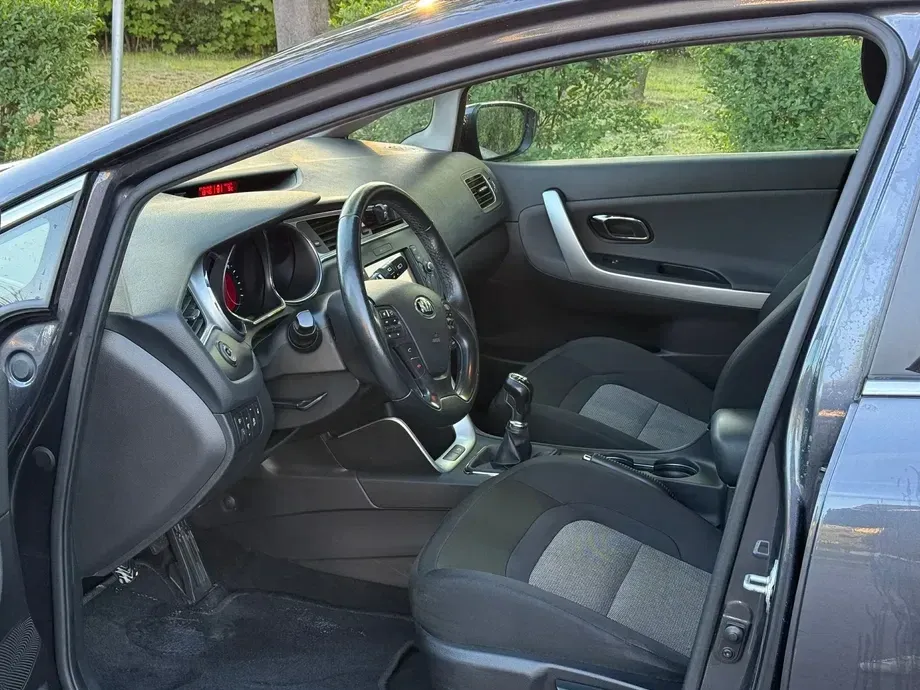 Kia Cee`d — imagine 10
