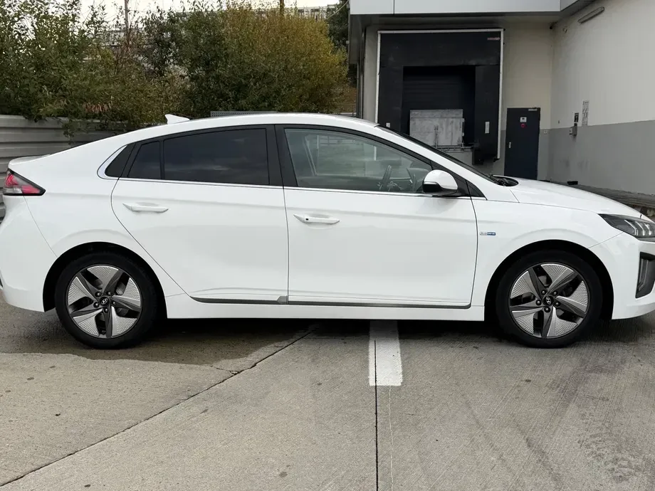Hyundai IONIQ 1.6 GDI Premium — imagine 5