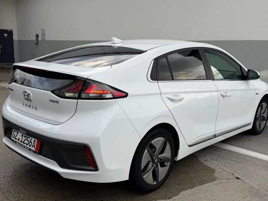 Hyundai IONIQ 1.6 GDI Premium — imagine 4