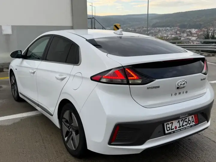 Hyundai IONIQ 1.6 GDI Premium
