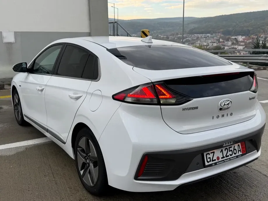 Hyundai IONIQ 1.6 GDI Premium — imagine 3