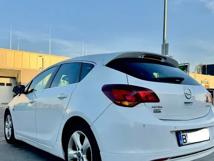 Opel Astra J