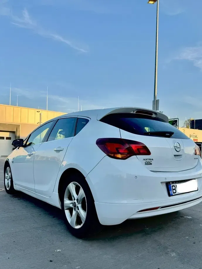 Opel Astra J — imagine 6