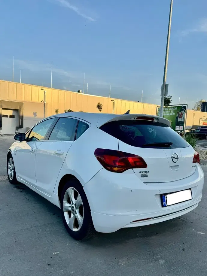 Opel Astra J — imagine 8