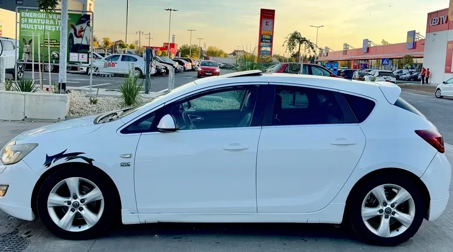 Opel Astra J — imagine 9