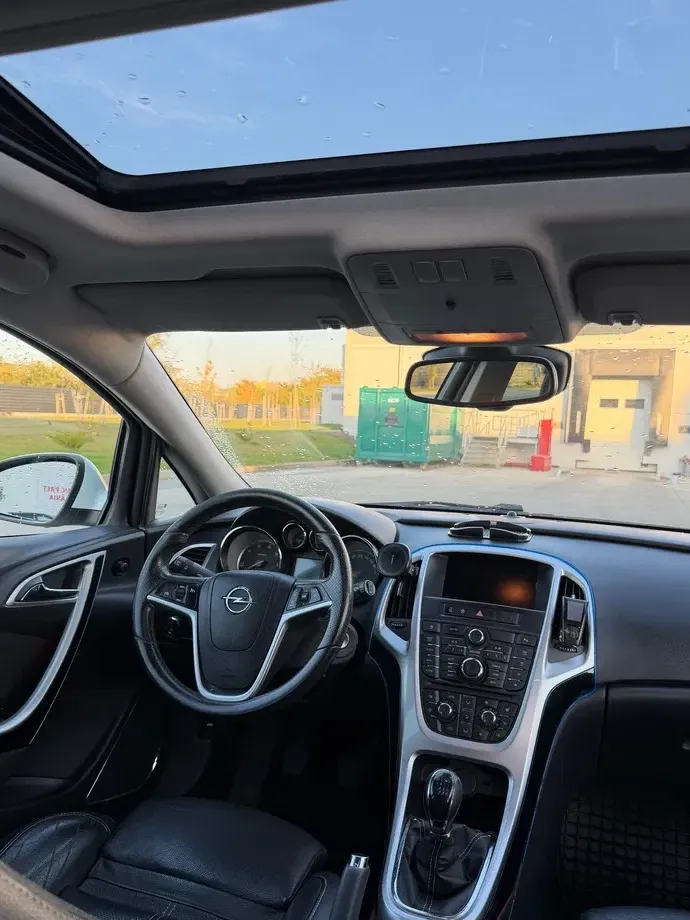 Opel Astra J — imagine 10