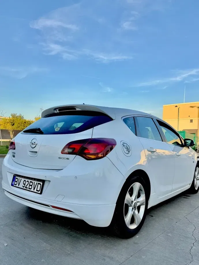 Opel Astra J — imagine 7