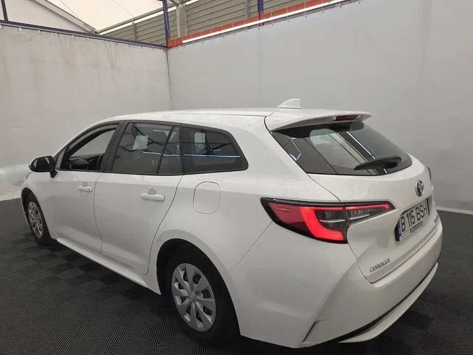 Toyota Corolla 1.8 HSD Business — imagine 2