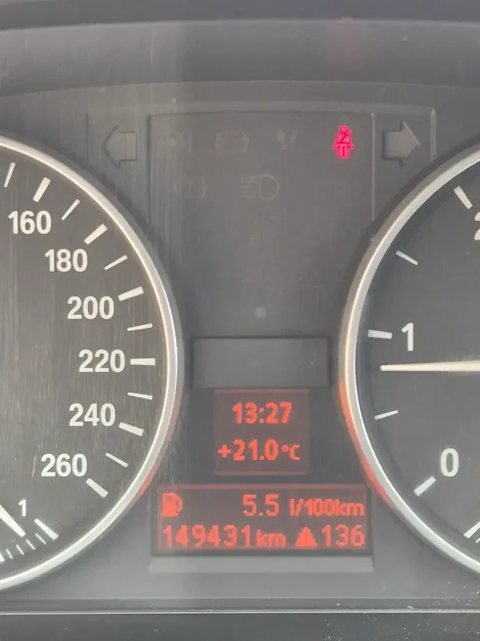 BMW Seria 3 E90/E91/E92/E93 320d — imagine 6