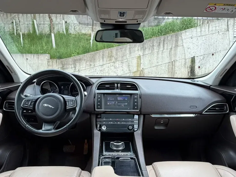Jaguar F-Pace 20d AWD Prestige — imagine 6