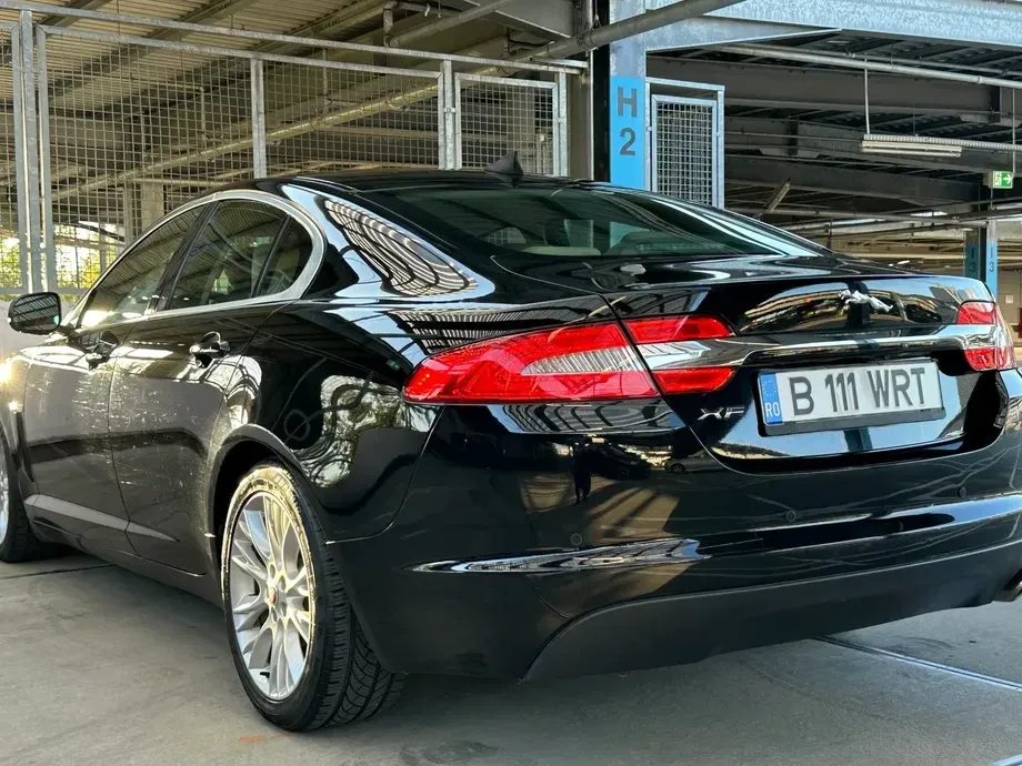 Jaguar XF 2.2D Premium Luxury — imagine 4