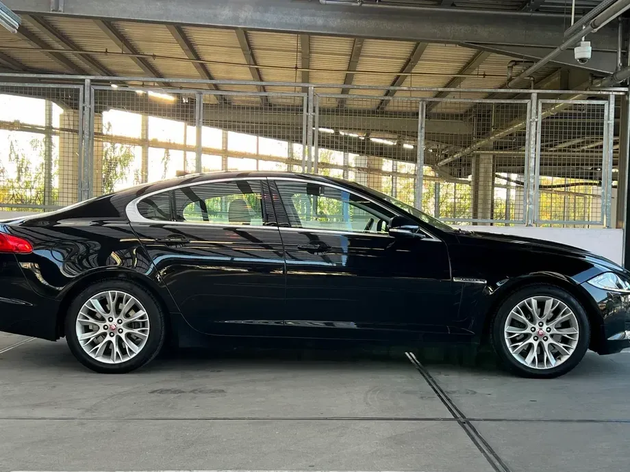 Jaguar XF 2.2D Premium Luxury — imagine 8