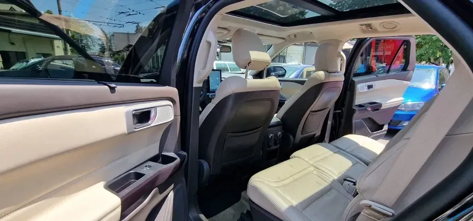 Ford Explorer — imagine 10