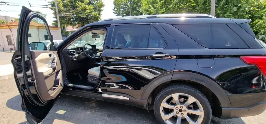 Ford Explorer — imagine 6