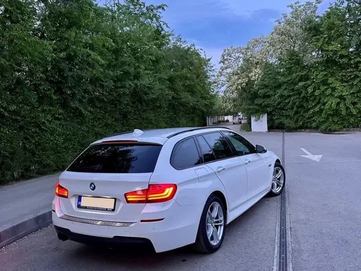 BMW Seria 5 F10/F11/F07 [2010 - 2017] 520d xDrive Aut.