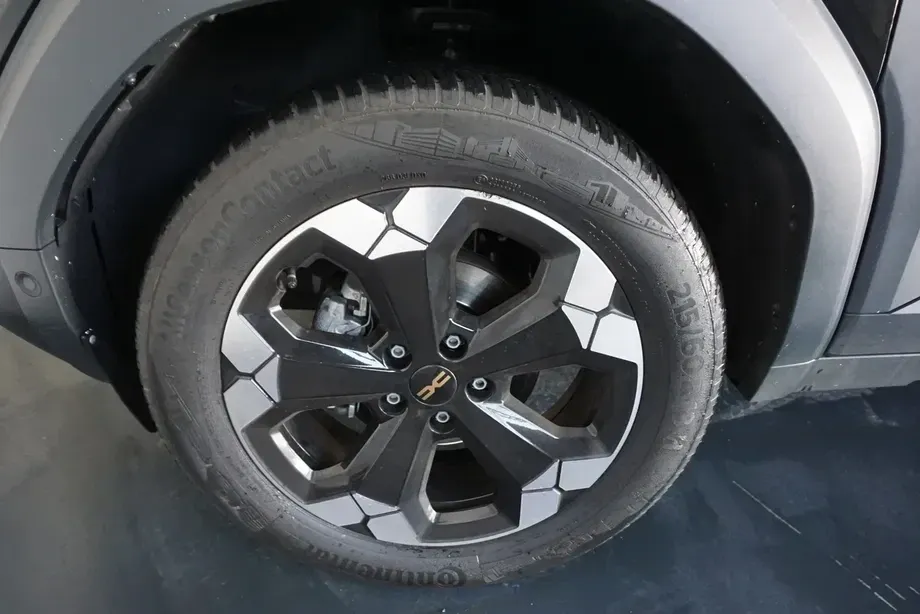 Dacia Duster TCe 130 4X4 MHEV Extreme — imagine 9