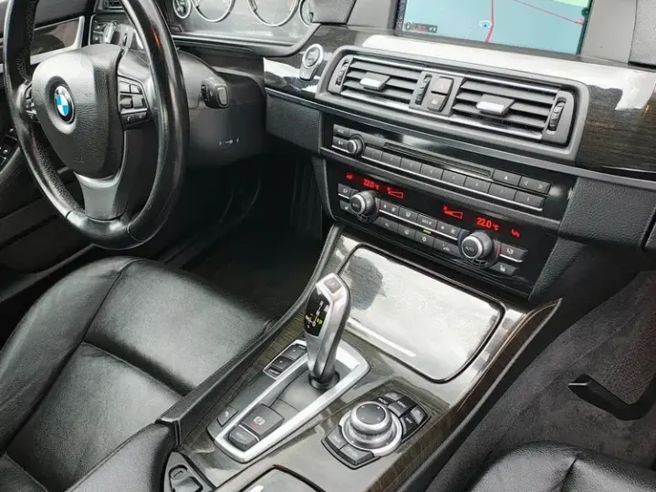 BMW Seria 5 F10/F11/F07 [2010 - 2017] 520d Aut. Luxury Line