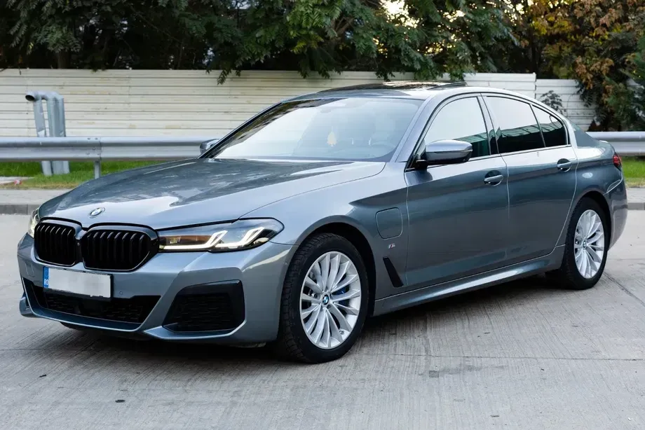 BMW Seria 5 G30/G31 545e xDrive AT PHEV — imagine 2