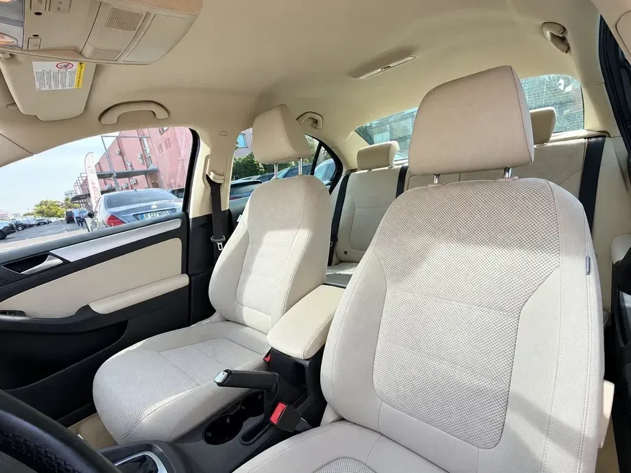Volkswagen Jetta — imagine 9