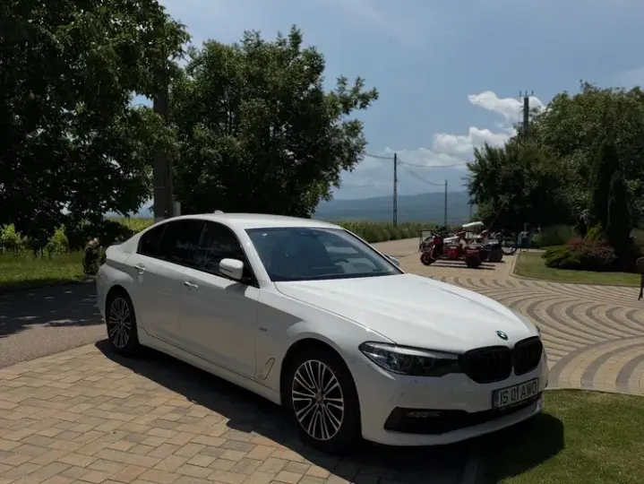 BMW Seria 5 G30/G31 [2017 - Prezent] 520d xDrive AT